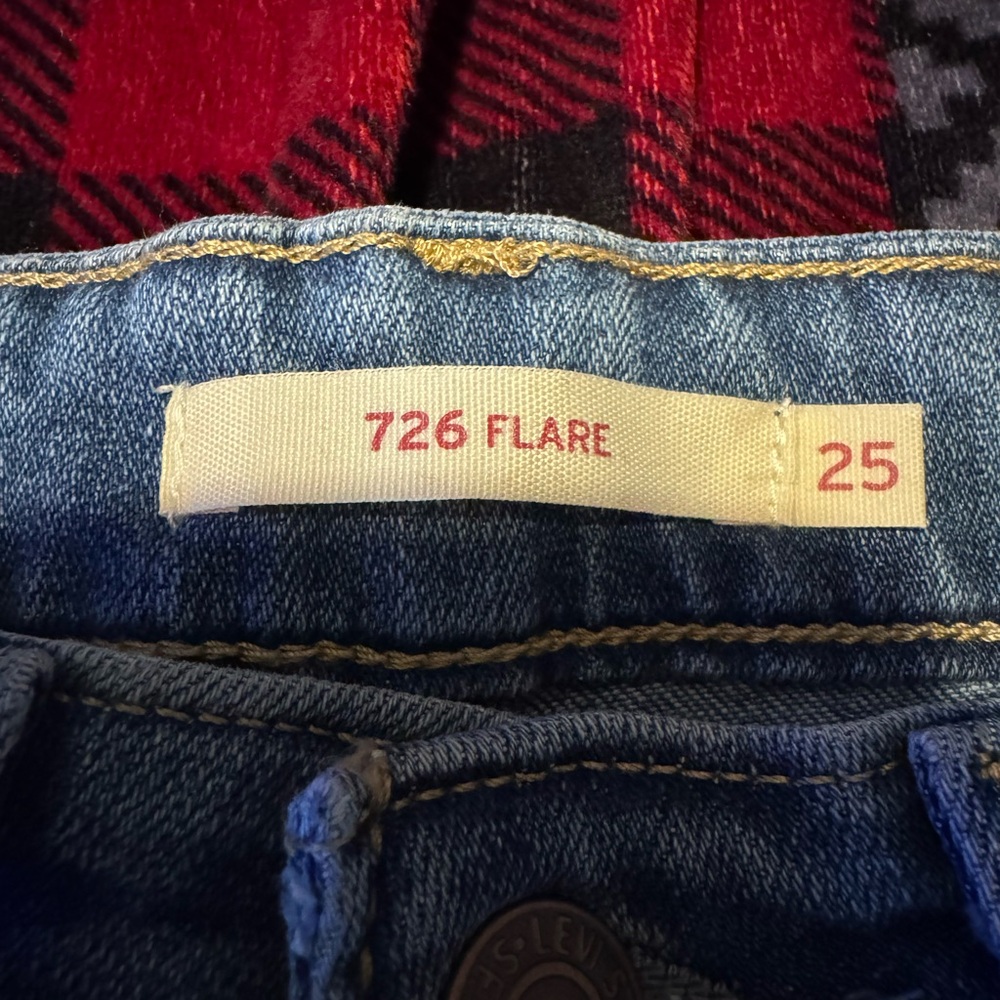 Levi’s High Rise Flare - Picture 3 of 4